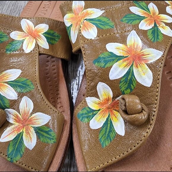 Hand Painted Flower 🌸 Flip Flops - Picture 2 of 2